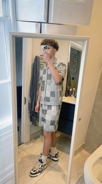 Customer wearing ESSNTL Pixel Set